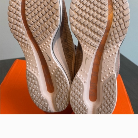 Women’s Nike Pegasus Premium - Picture 3 of 4